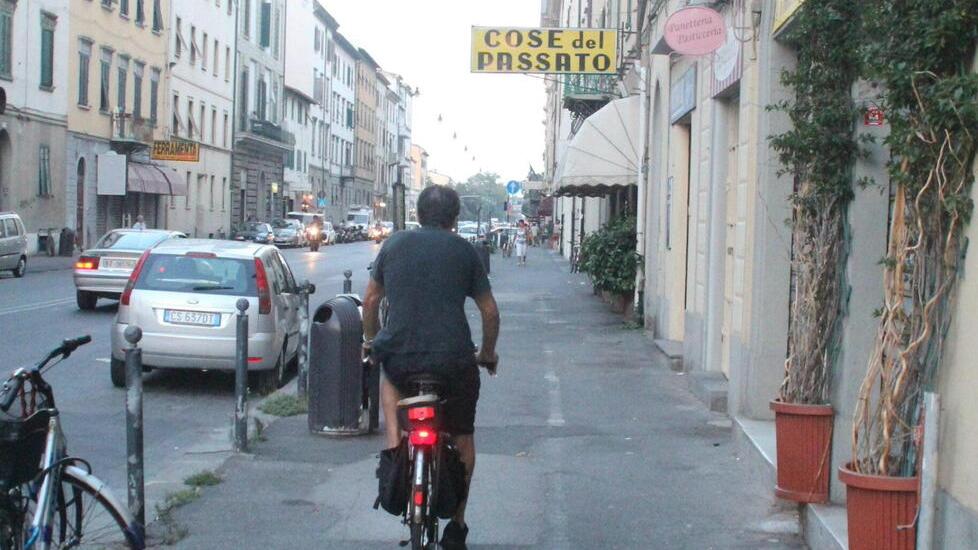 Livorno, in via de Larderel ritorna la ciclabile: come cambia la viabilità