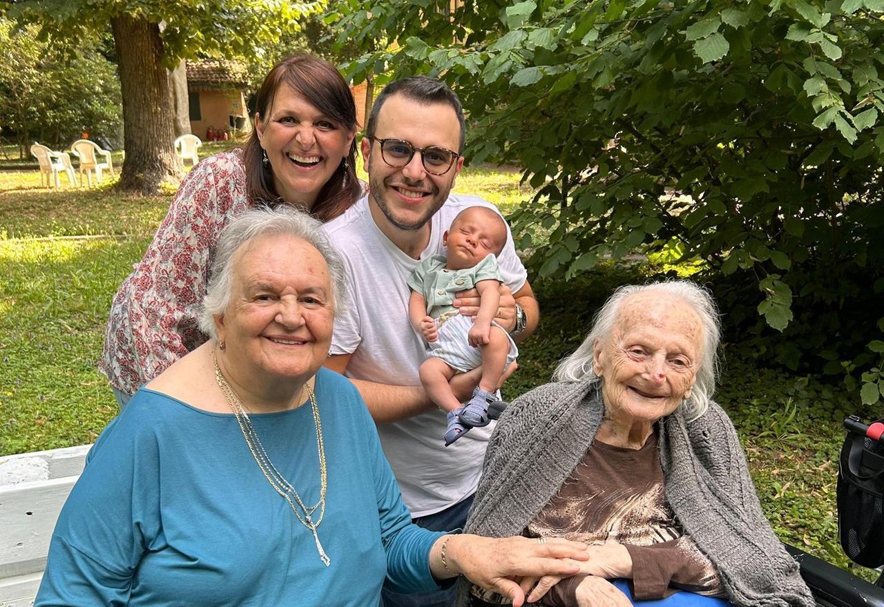 Dalla trisnonna Bruna al neonato Pietro, la famiglia che attraversa un secolo