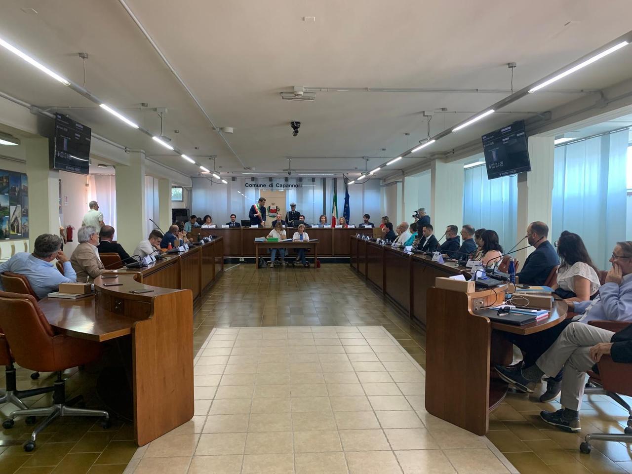 Capannori, insediato il consiglio comunale: l’ex sindaco Menesini eletto presidente