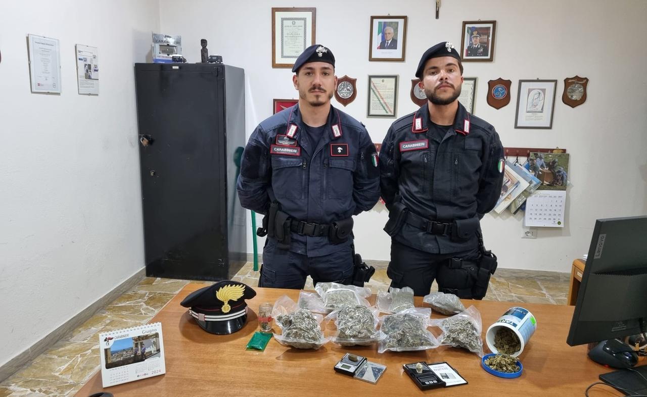 Reagisce con violenza ai carabinieri che perquiscono l’ovile in cui nasconde la droga: 43enne di Guspini arrestato, un militare in ospedale
