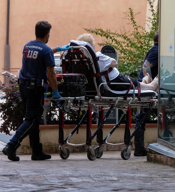 Ferrara, mano nell’impastatrice: donna ferita e portata all’ospedale