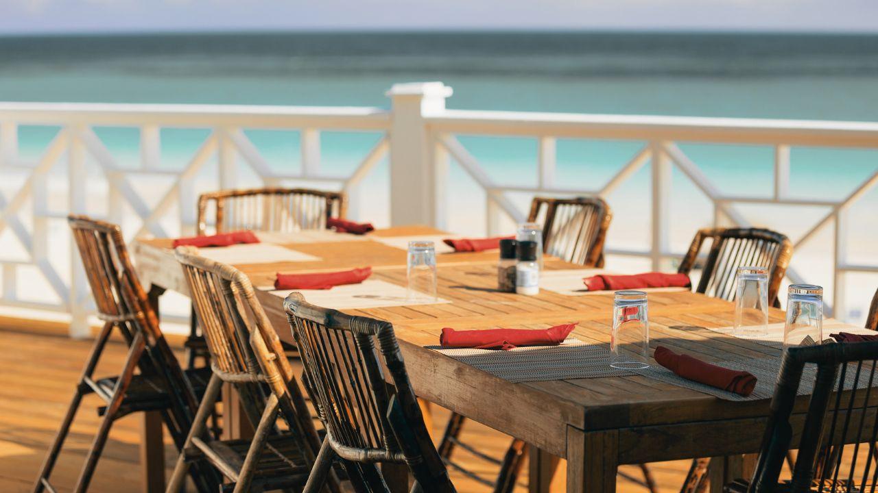 
	Un ristorante sul mare (foto d'archivio)


