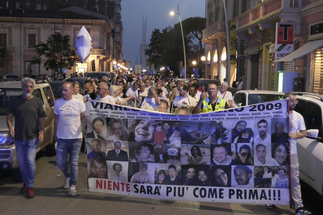 
	Il corteo in memoria delle vittime della strage di Viareggio

