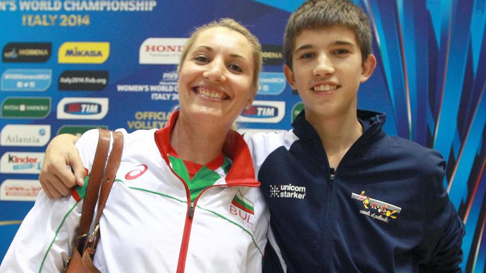 Elena Koleva e il figlio Denis: l’abbraccio iridato più bello
