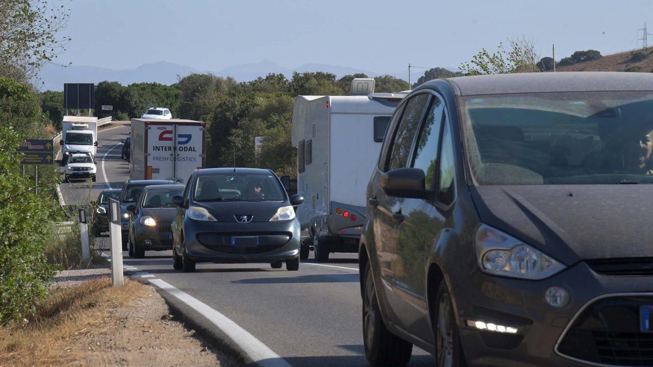 Un tratto della strada che collega Olbia con Arzachena