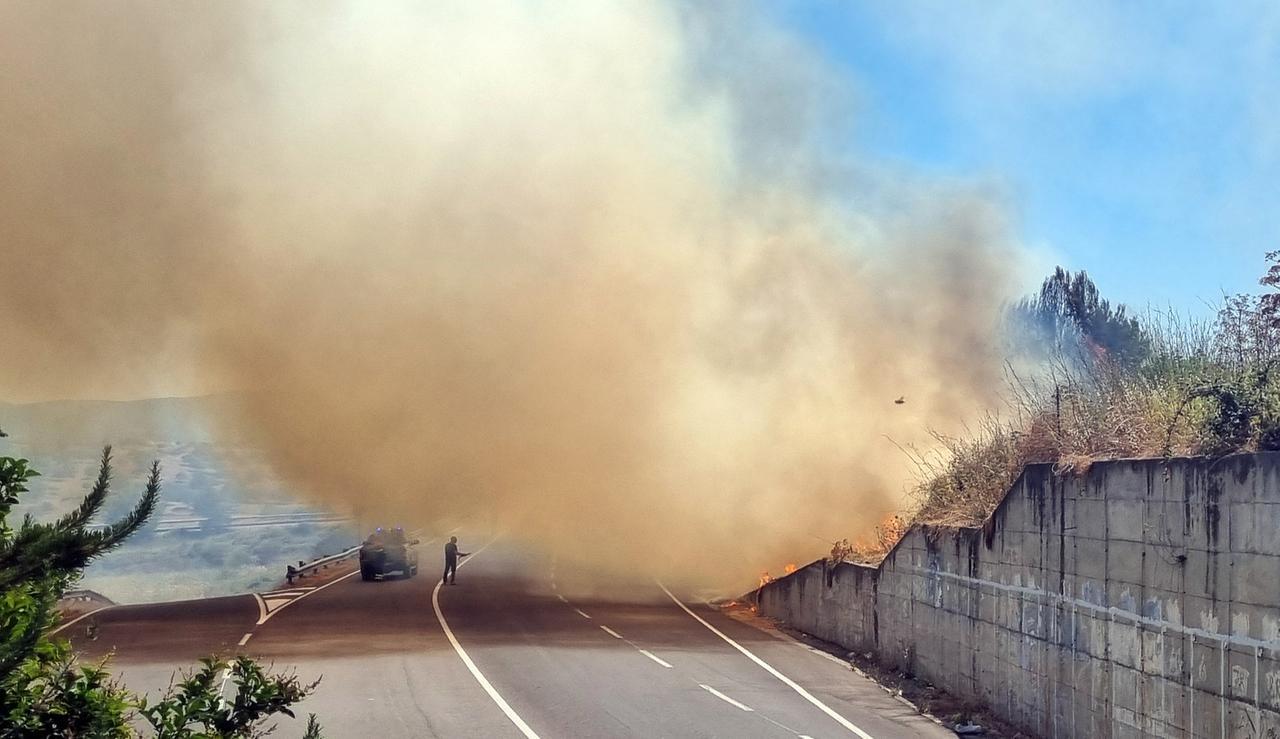 
	L'incendio alle porte di Nuoro <em>(foto Massimo Locci)</em>

