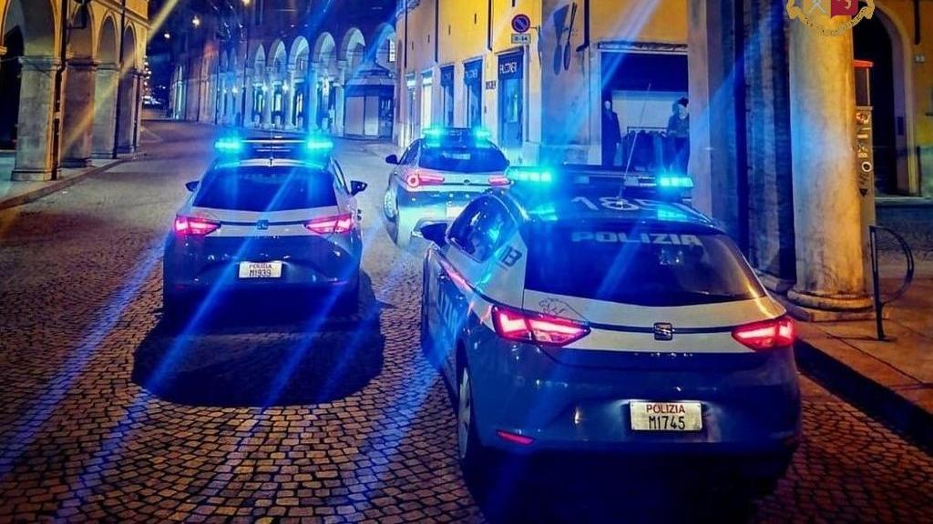 Volanti della polizia di Stato (foto d'archivio)