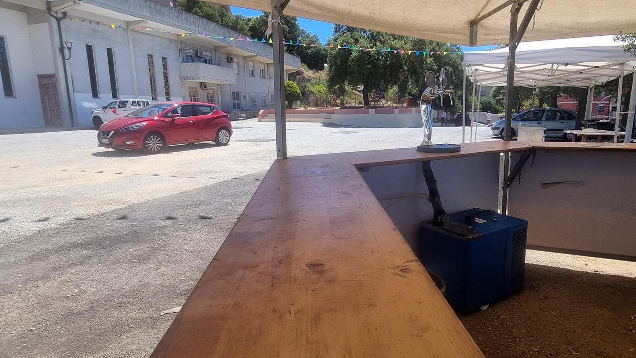 L'area in cui erano allestititi gli stand davanti alla chiesa di San Paolo (foto Locci)