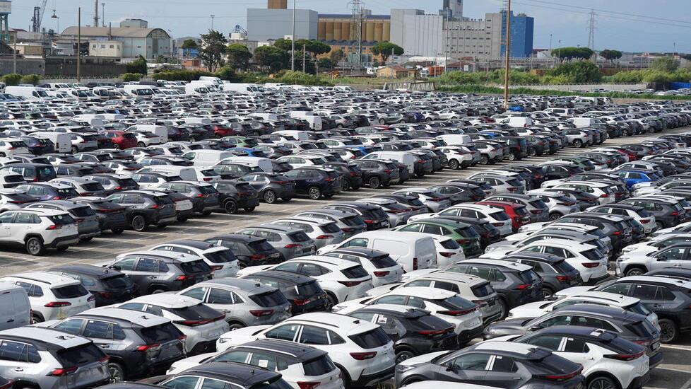 Movimentazione auto in porto: «Livorno rischia di perdere uno dei traffici principali»