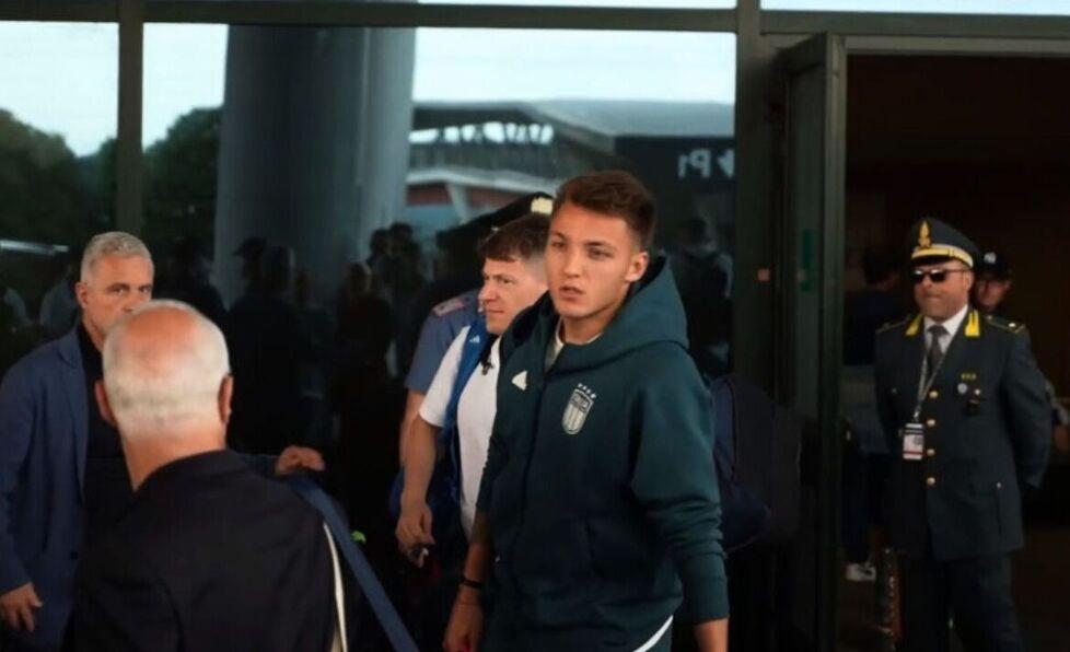 Azzurri, il rientro è triste: i tifosi ignorano l’Italia