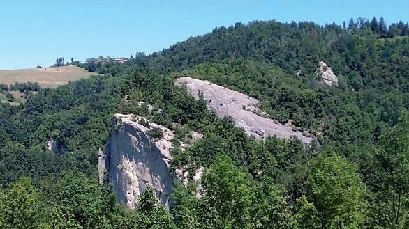 Montecorone e il monte della Riva: l'itinerario alla scoperta di piccoli borghi medievali