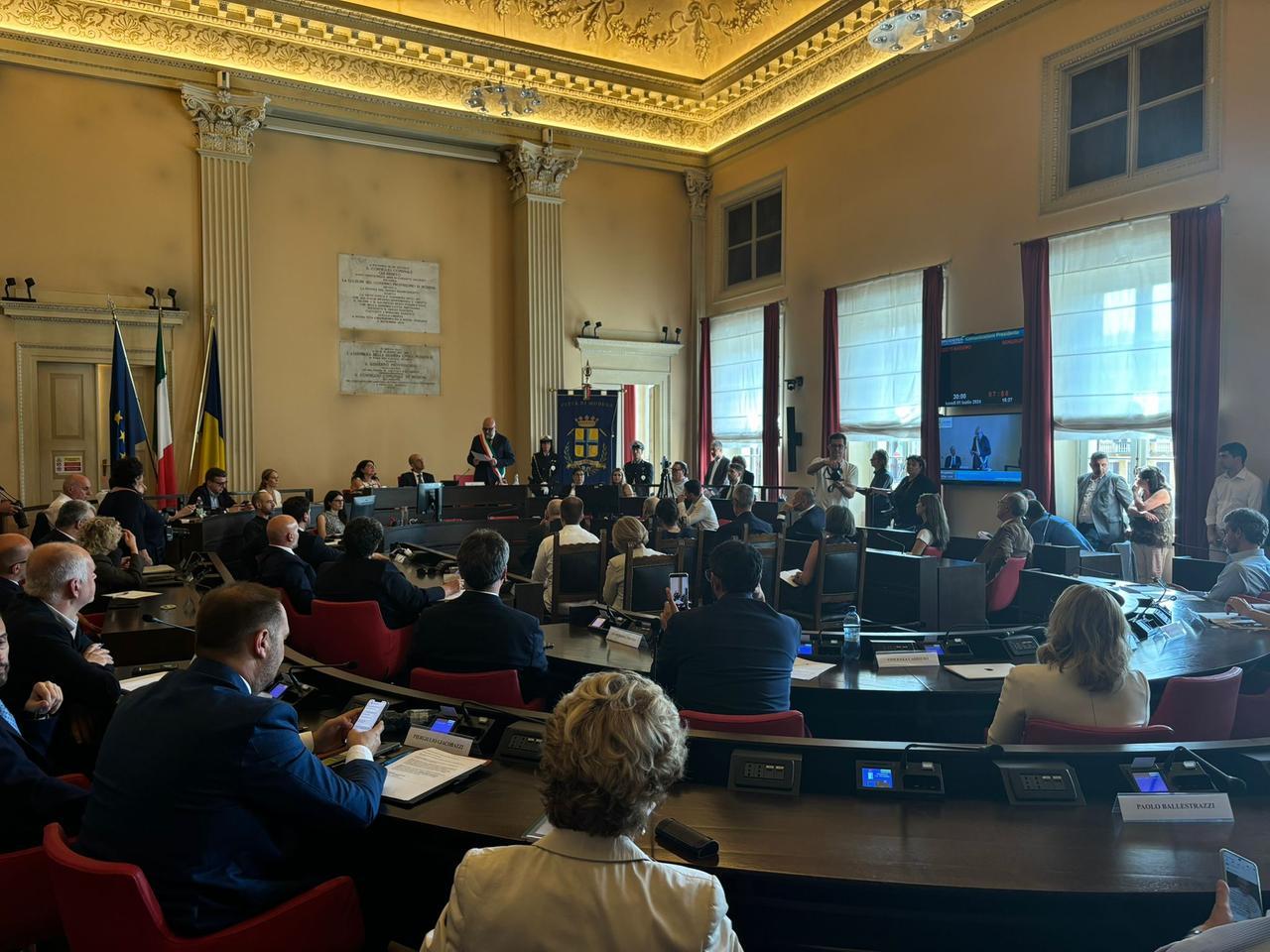 Modena, il primo Consiglio comunale “firmato” Mezzetti: ecco tutti i 32 consiglieri in municipio