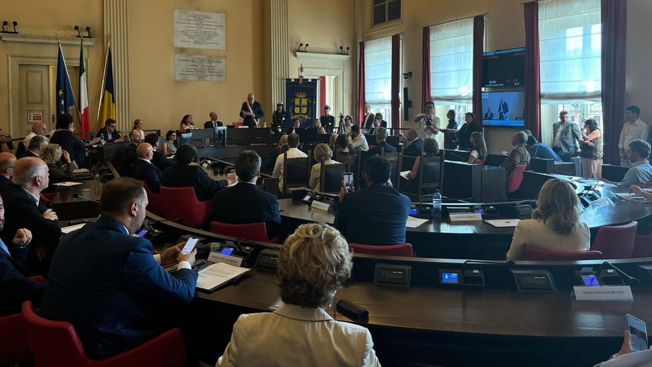 Modena, il primo Consiglio comunale “firmato” Mezzetti: ecco tutti i 32 consiglieri in municipio