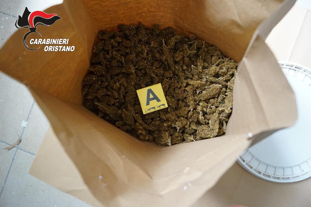 Dualchi, sorpresi con 800 grammi di marijuana: fratello e sorella in manette