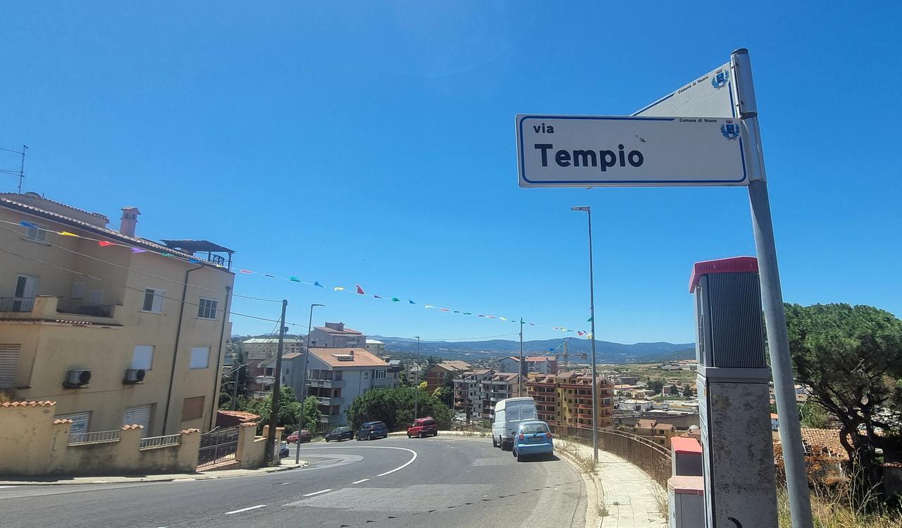 
	L'accoltellamento &egrave; avvenuto in via Tempio (foto Massimo Locci)

