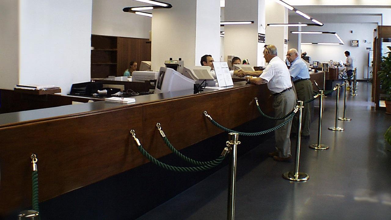 La fuga delle banche da Prato: in 10 anni gli sportelli si sono dimezzati