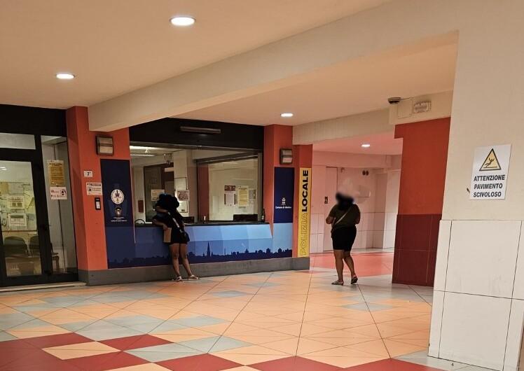 L'allarme: «All’RNord a Modena le prostitute stazionano davanti alla sede della polizia locale»