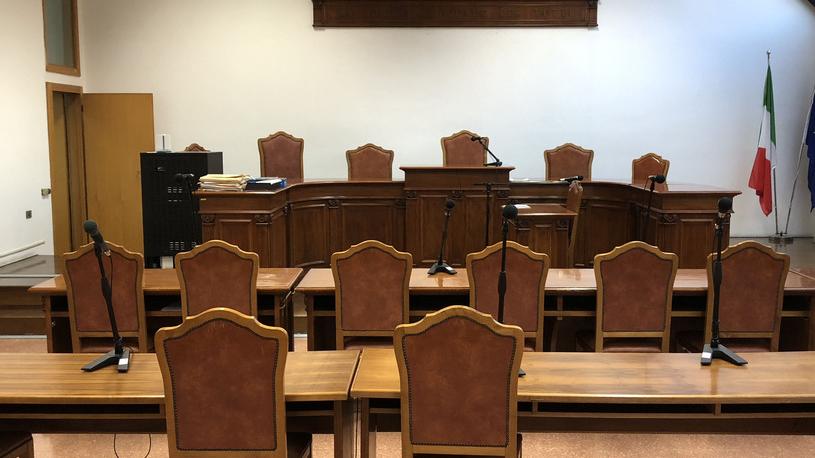 Ferrara, i condizionatori non funzionano In tribunale. Il caldo è insopportabile