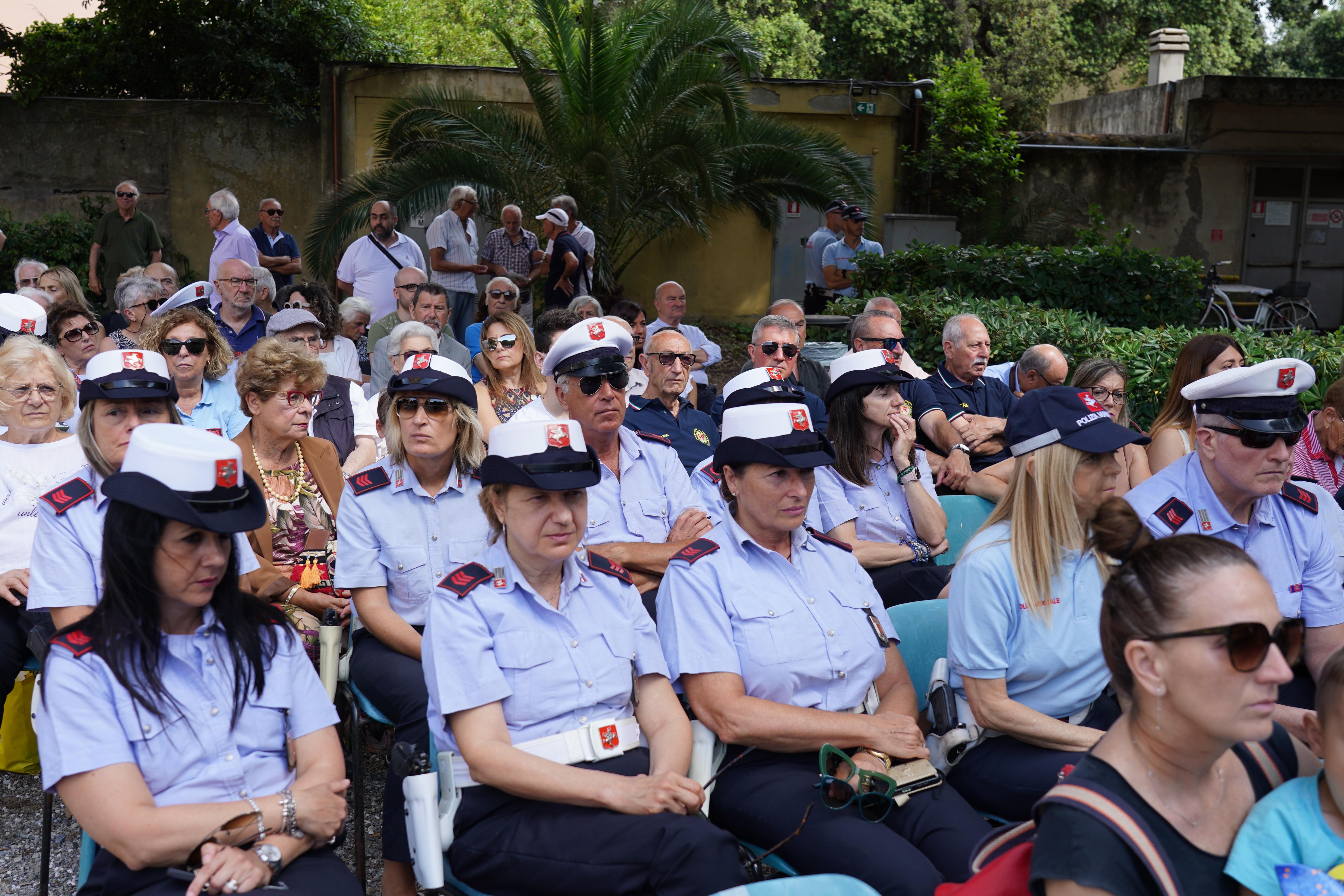 Poliziotti municipale alla festa (foto Franco Silvi)