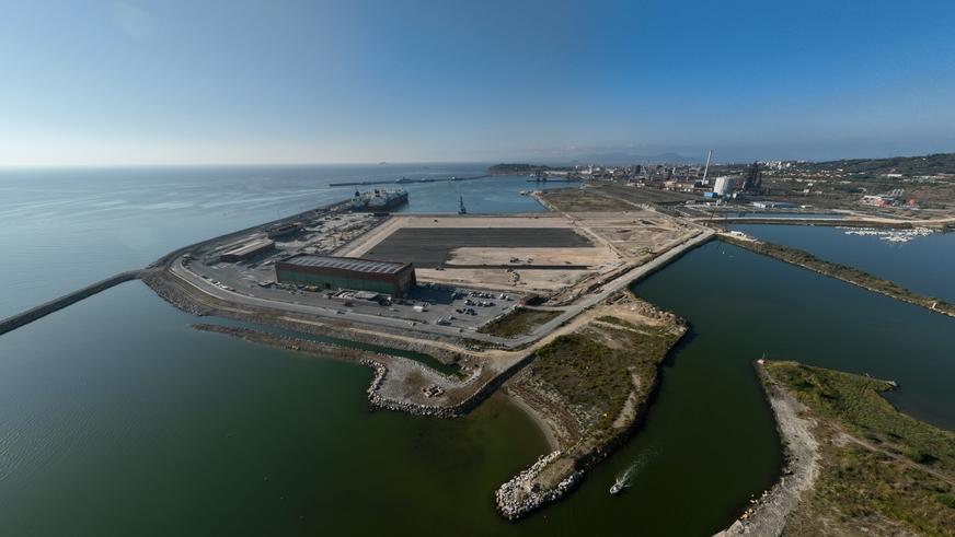 Una veduta delle aree a ridosso del porto di Piombino