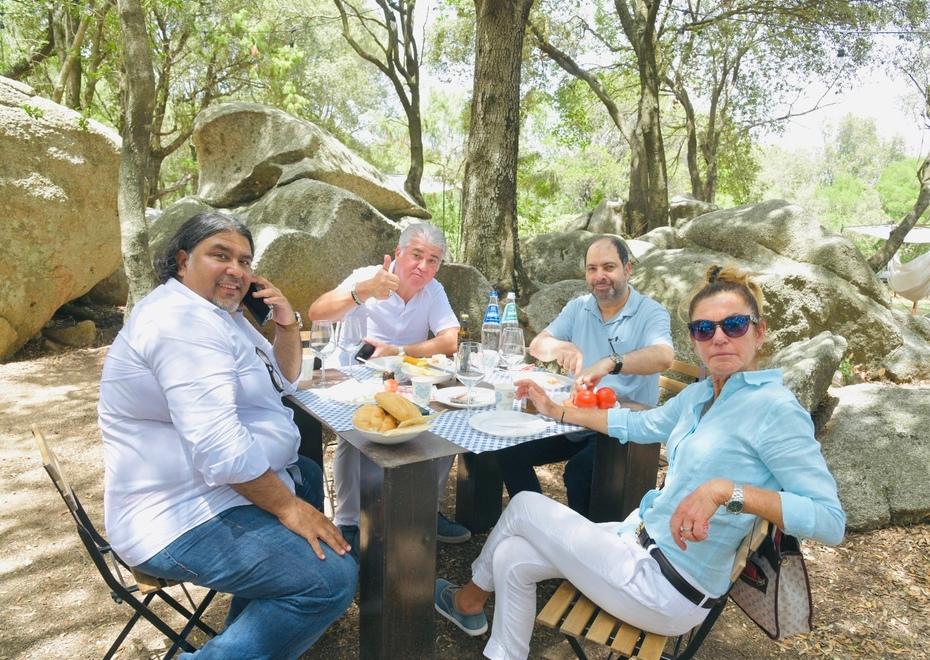 A Luogosanto miele, sughero e tappeti: Dubai a caccia di tesori 