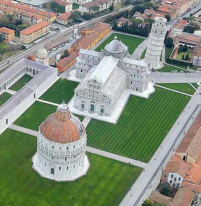 Pisa, biglietti più cari per il monumenti in piazza dei Miracoli: «Adeguamento all’inflazione»