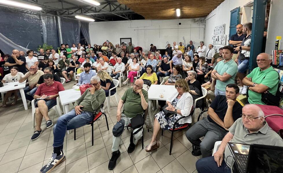 
	L'assemblea di luned&igrave; sera al circolo di Pietrabuona (foto Nucci)

