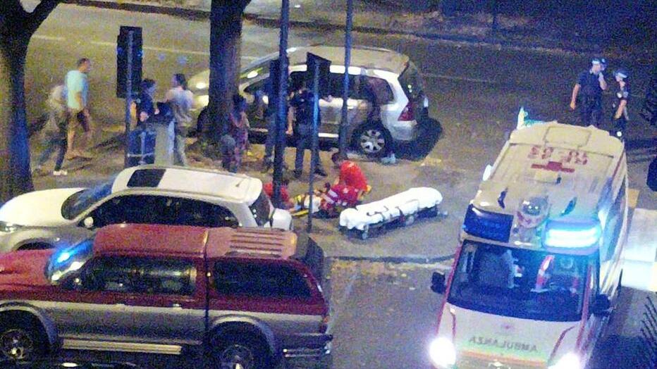 Preso a pugni e colpito a bottigliate, scatta la caccia all’aggressore a Reggio Emilia