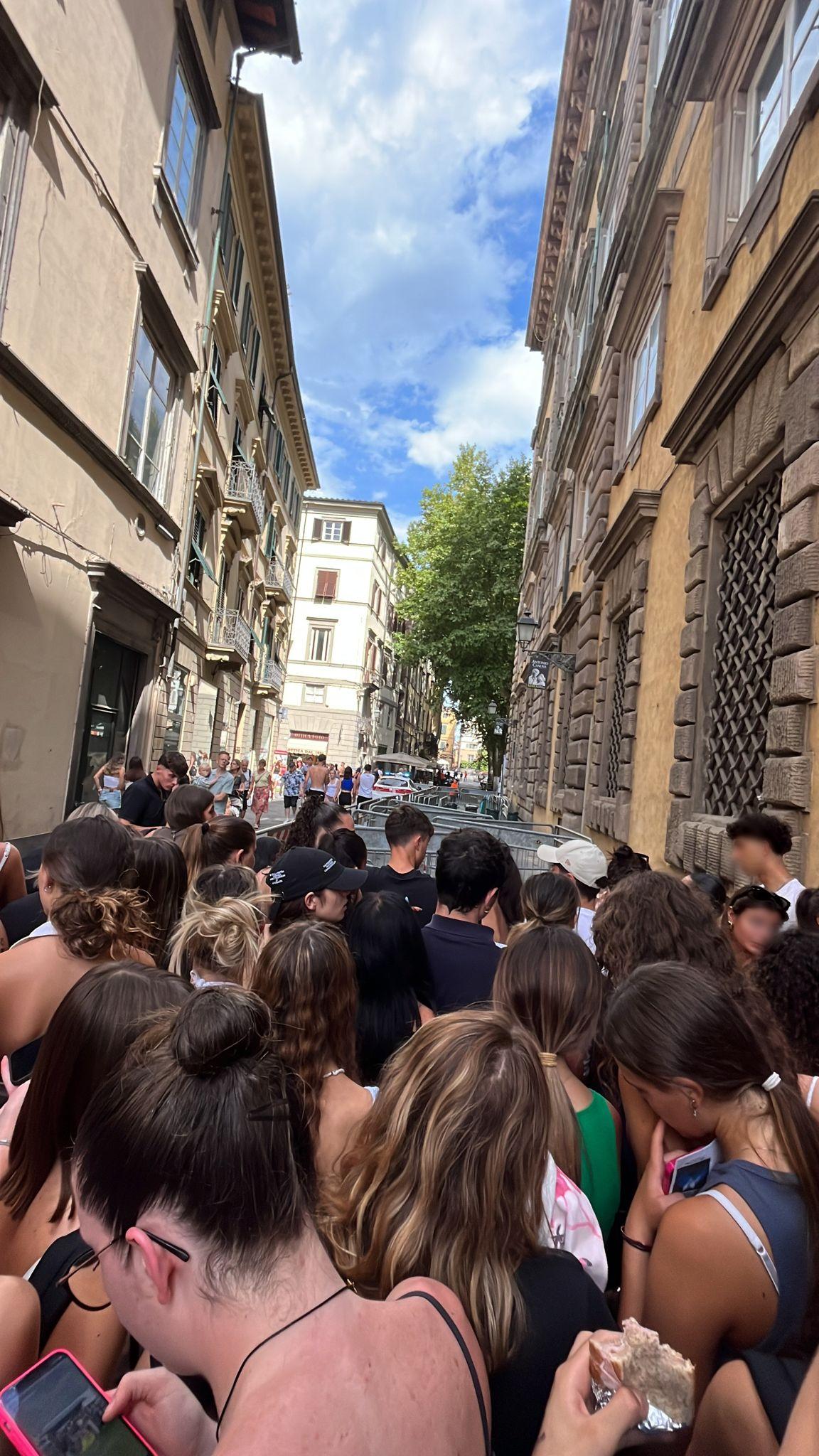 Code, caldo e malori per i fan di Tedua