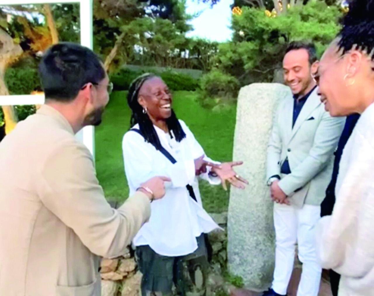 Per Whoopi Goldberg giochi e risate in Costa Smeralda