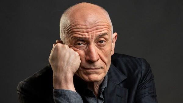Peppe Servillo: «Oggi manca una coscienza politica, i giovani ripartano da Italo Calvino»