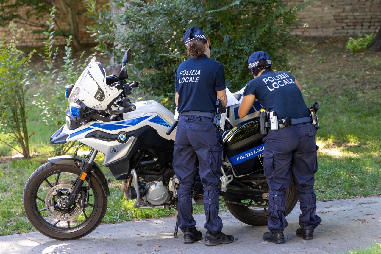 Ferrara, un altro agente rimane ferito