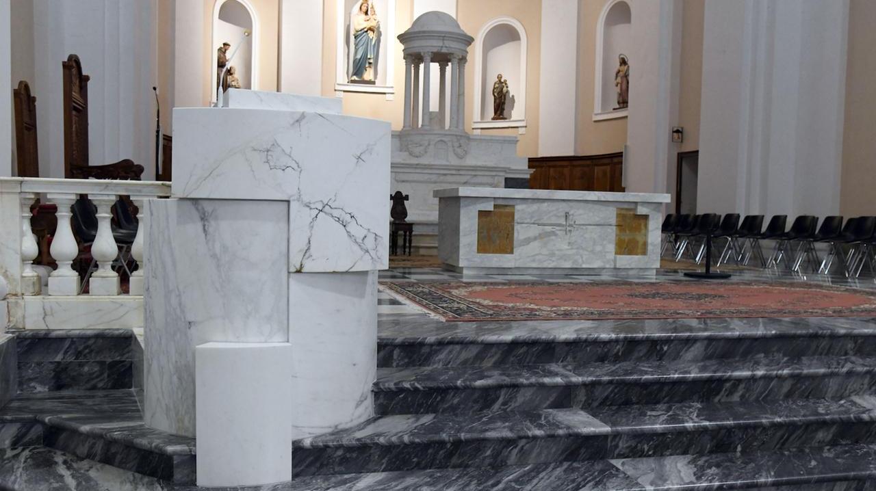 L'adeguamento liturgico in cattedrale (foto di Massimo Locci)