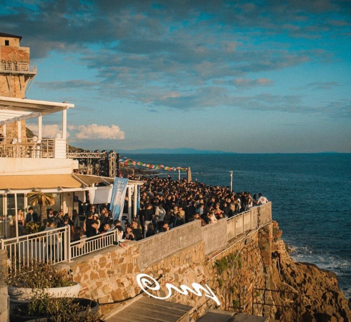 
	Una festa a Calafuria (Foto Precisamente a Calafuria)

