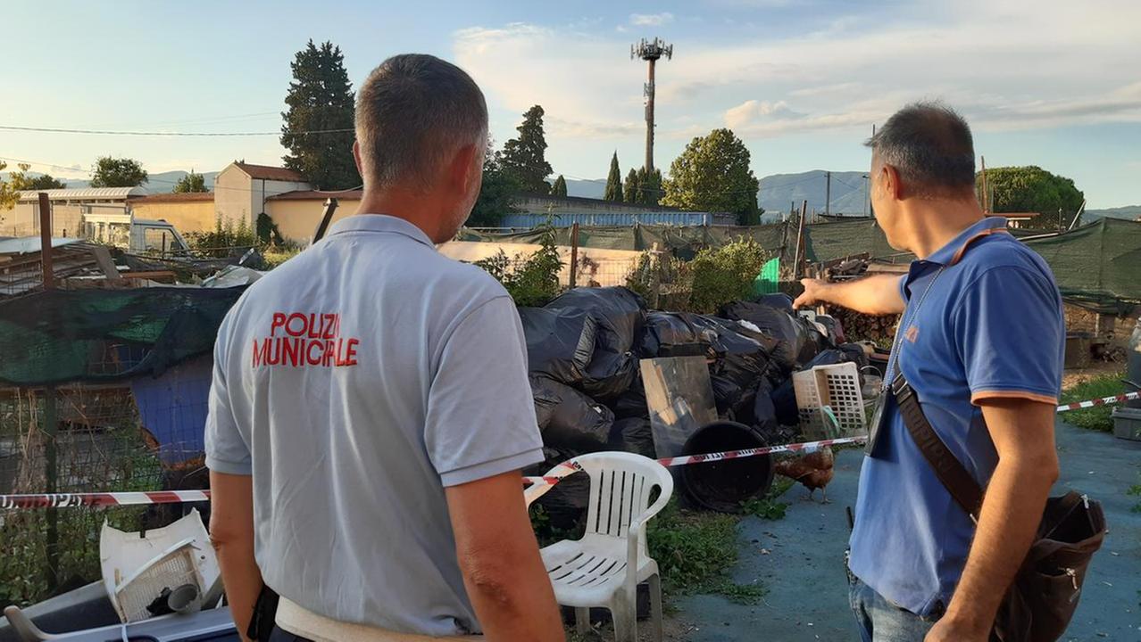 I rifiuti trovati dalla polizia municipale a Casale