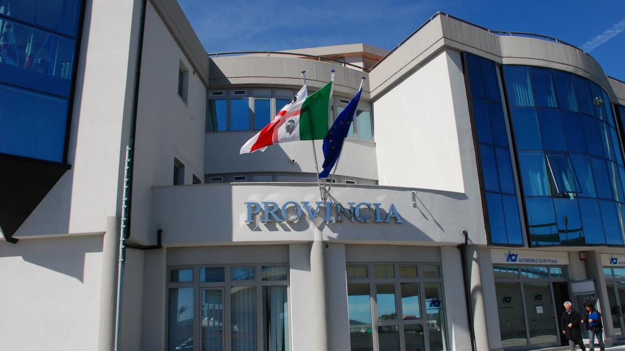 Il palazzo che ospitava la provincia di Olbia-Tempio 
