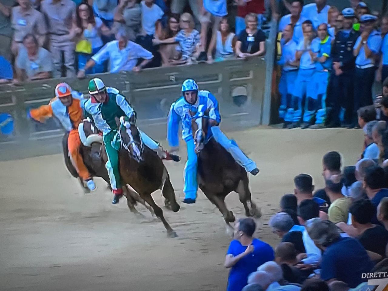 Palio di Siena: vince l’Onda con Carlo Sanna “Brigante”, secondo Tittia