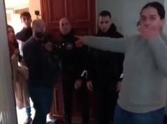 Sfratto e botte a Portisco, imputati i proprietari di casa e una troupe tv