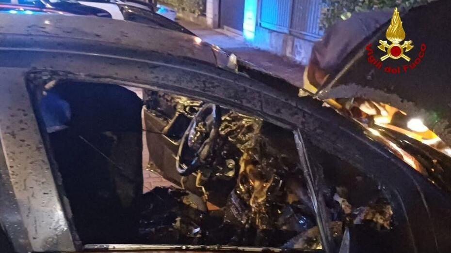 Incendiata nella notte l’auto della moglie di Salvatore Muto