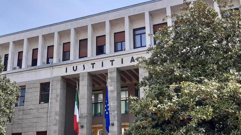 L’esterno del tribunale di Pisa