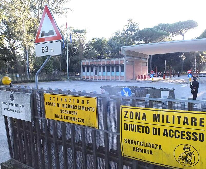 L’ingresso del Cisam (Centro Interforze Studi per le Applicazioni Militari) a San Piero a Grado