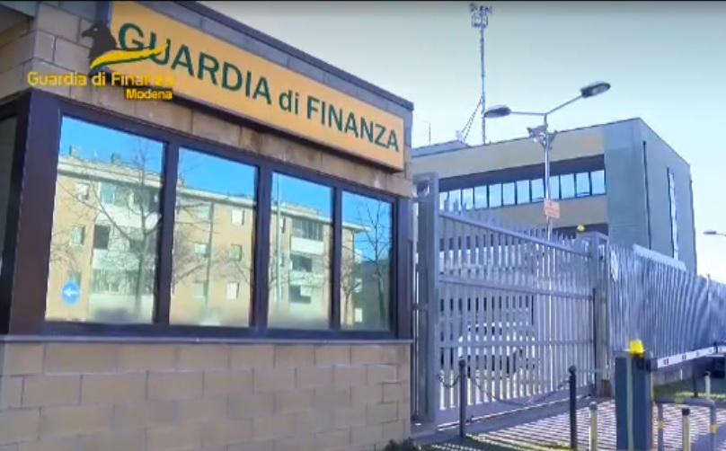 Evasione e autoriciclaggio: maxi sequestro a un imprenditore di Cavezzo