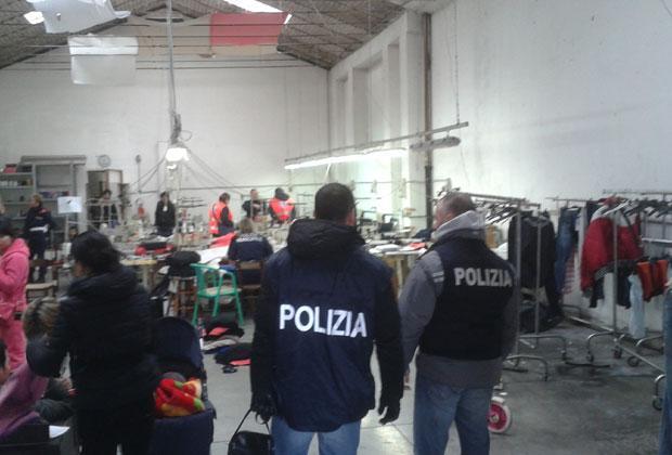 Prato, operai clandestini e senza contratto: la Prefettura chiude sette aziende