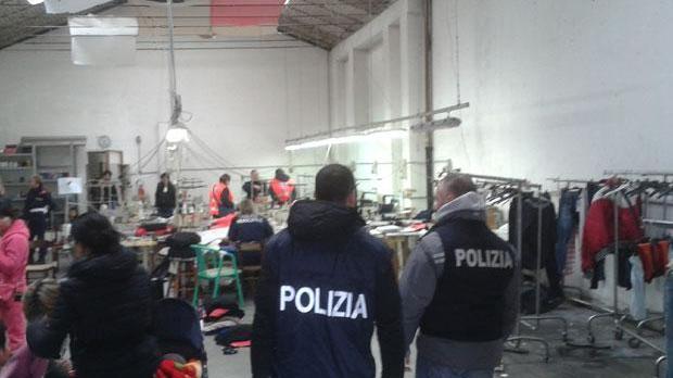 Prato, operai clandestini e senza contratto: la Prefettura chiude sette aziende