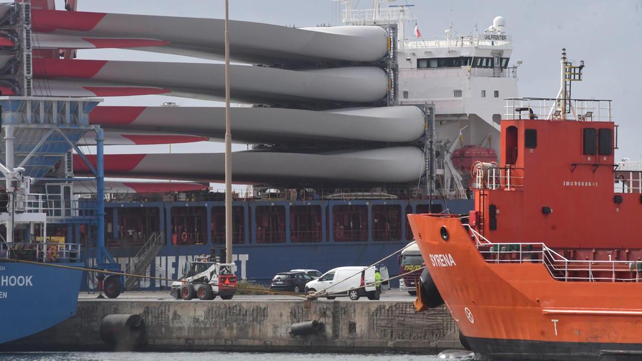 Cantiere per costruire pale eoliche a Oristano, il ministero finanzia il progetto