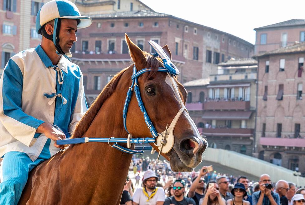 Sindia in festa per il fantino Carletto Sanna “Brigante”