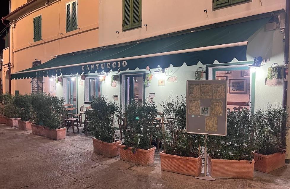 Il ristorante "Il Cantuccio" in centro a Marina di Campo