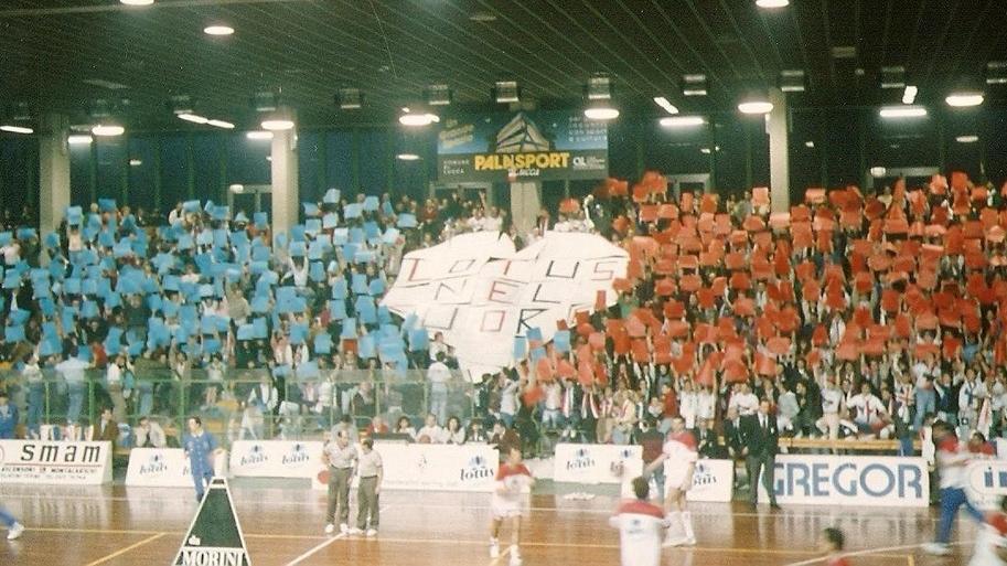 Tifosi dello Sporting Club al Palatagliate ai tempi dell’esilio lucchese a cavallo degli anni Ottanta e Novanta