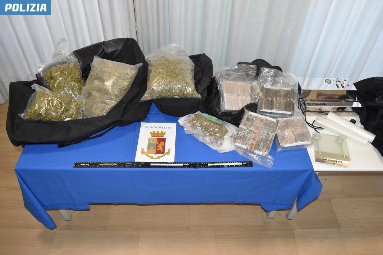 
	Lo stupefacente&nbsp;sequestrato dalla polizia di Prato

