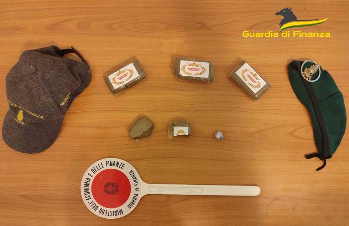 Cagliari, droga nello zaino e a casa tra calze e mutande: arrestato